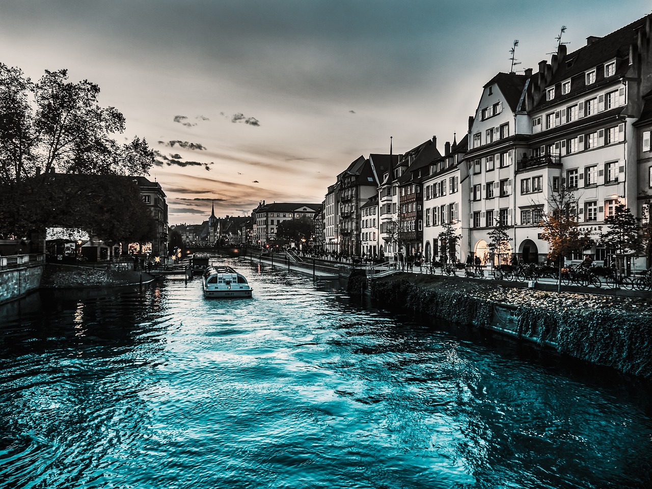 Epcot Drink Around the World Guide: Sip Your Way Through the Globe at