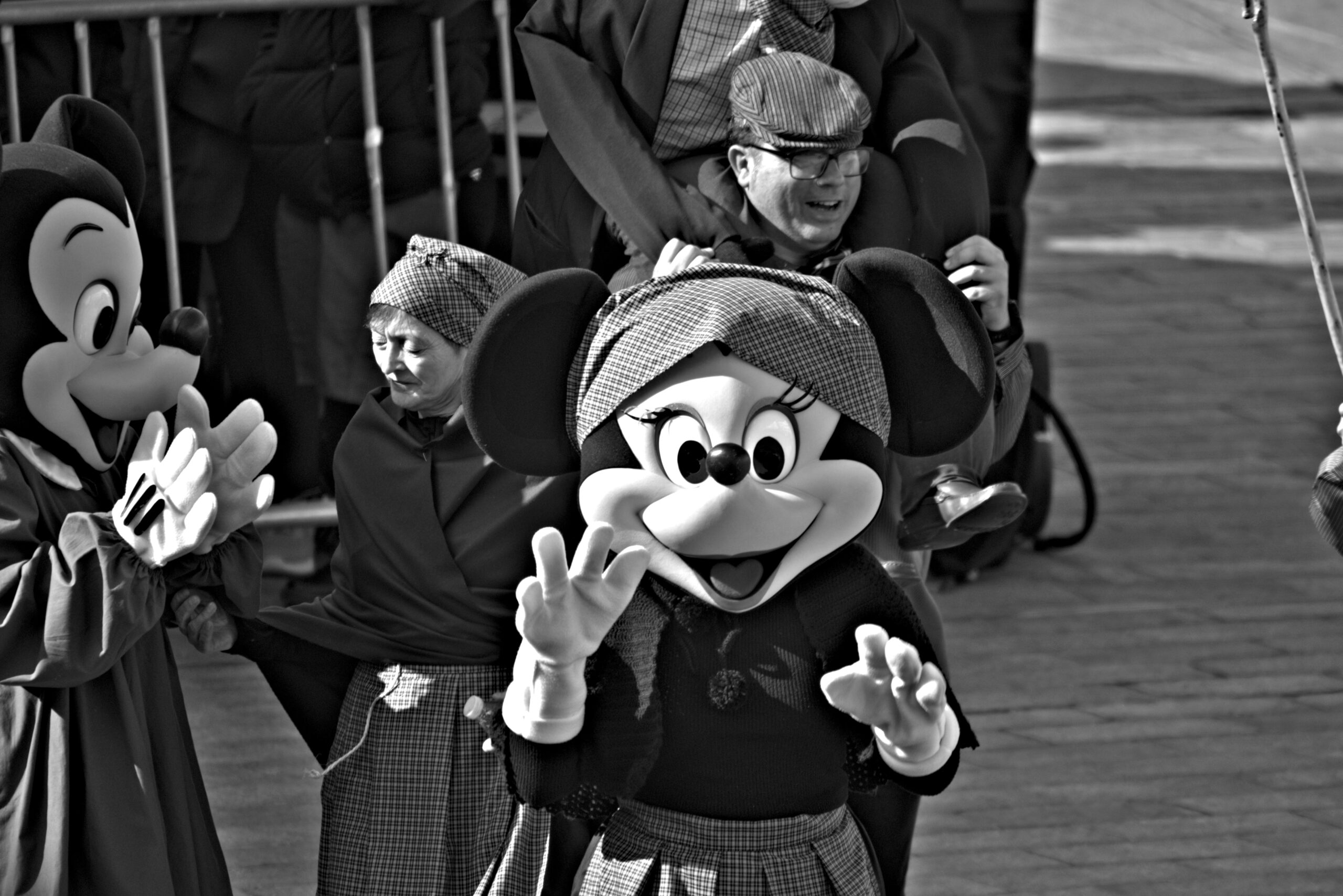 How to Rope Drop Effectively at Disney: Your Ultimate Guide to Starting the Day Right