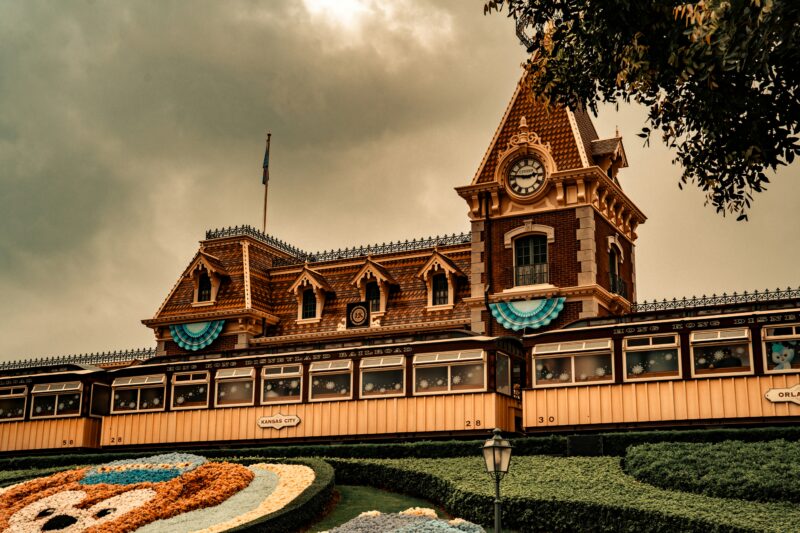 The Ultimate Disney Dining Reservations Guide: Eat Like Royalty at Disney World Magic Kingdom